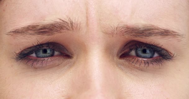 Kobieta Oczy Zbliżenie Zmarszczki Twarzy Smutku Depresji Zdrowia Psychicznego Lub — Wideo stockowe