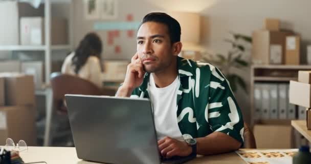 Commerce Mode Und Denken Mann Mit Laptop Büro Einblick Und — Stockvideo