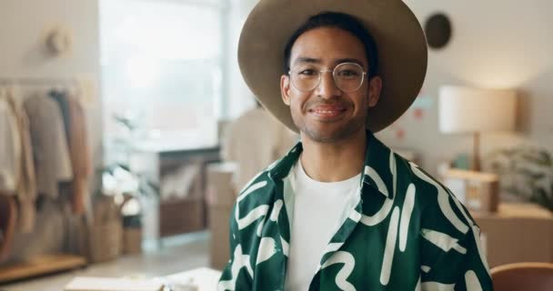 Projektant Moda Lub Twarz Szczęśliwego Człowieka Pracowni Warsztatowej Dla Ostrych — Wideo stockowe
