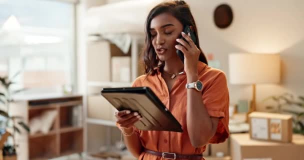 Llamada Telefónica Negocio Mujer Con Tablet Comunicación Conexión Con Red — Vídeos de Stock