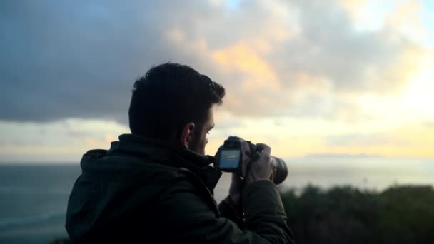 Outdoor Zonsondergang Mens Met Camera Fotograaf Moment Met Reizen Vakantie — Stockvideo