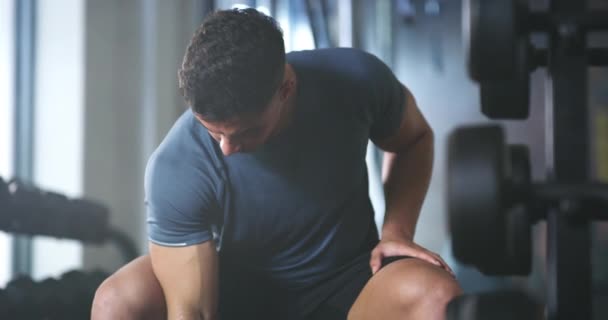Bodybuilder Homme Haltère Bras Entraînement Développement Force Équipement Musculation Dans — Video
