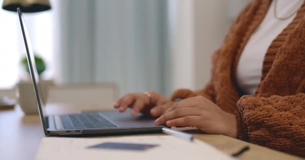 Laptop Kredi Kartı Kadın Çevrimiçi Alışveriş Ticaret Fintech Ödeme Kredi — Stok video