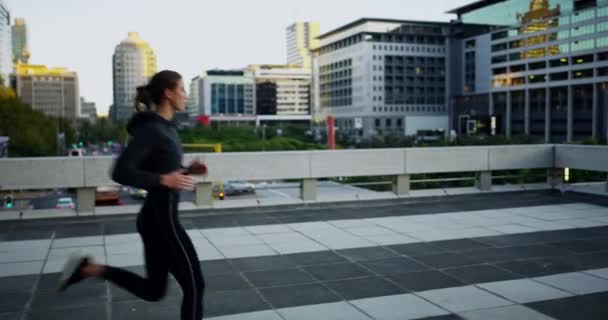 Місто Біг Жінка Тренуванням Фітнесом Швидкістю Тренування Виклик Відкритому Повітрі — стокове відео