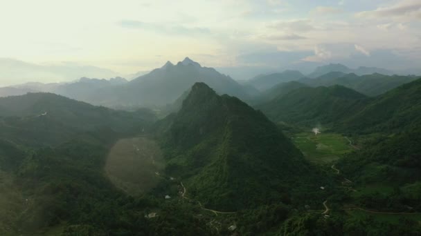 Montanhas Bosques Drones Com Colinas Estradas Paisagens País Exterior Natureza — Vídeo de Stock
