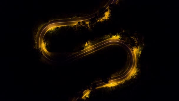 Hava Aracı Timelapse Yol Gece Spiral Caddesinde Ormanın Üstünde Işık — Stok video