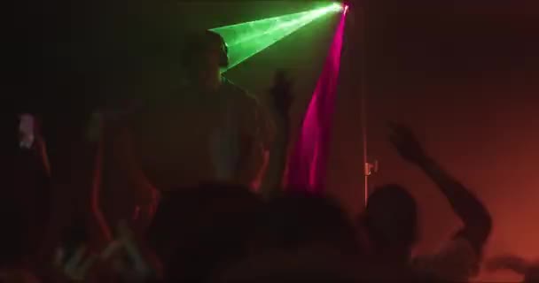 Tłoczno Ręce Taniec Nocny Klub Rave Techno Lub Disco Światła — Wideo stockowe
