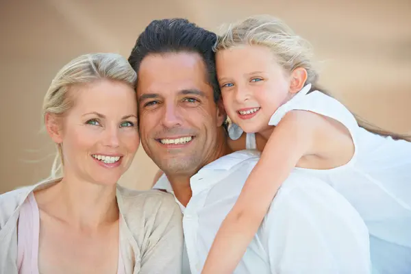 Retrato Sonrisa Padres Con Chica Abrazo Felicidad Con Amor Unión —  Fotos de Stock