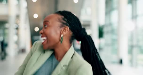 Twarz Biznes Czarna Kobieta Uśmiechem Tańcem Lub Osiągnięciami Sukcesem Wolnością — Wideo stockowe