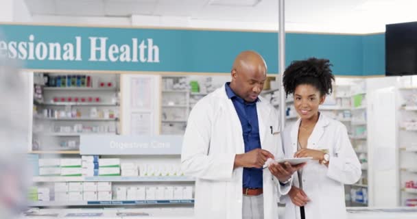Pharmacist Pharmacy Tablet Teamwork Shop Planning Healthcare Collaboration Medical Research — Stock Video