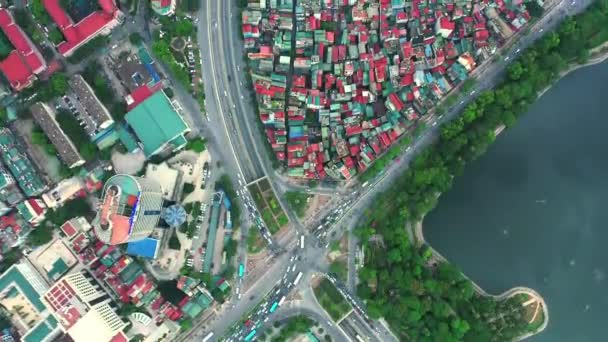 Drone Miasta Ruchu Budynkach Jezioro Transport Infrastrukturą Jazdy Metra Ulicy — Wideo stockowe