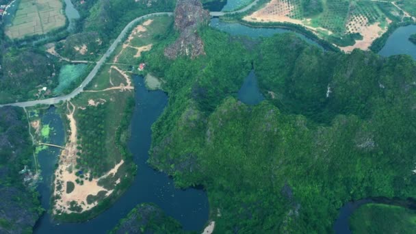 Drone Rio Floresta Natureza Montanhas Campo Campo Rede Rodoviária Para — Vídeo de Stock