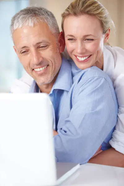Mature Couple Laptop Video Call Hug Conversation Living Room Couch — Stock Photo, Image