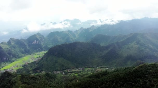 Drone Montagnes Verdoyantes Colline Route Pour Voyager Dans Nature Tourisme — Video