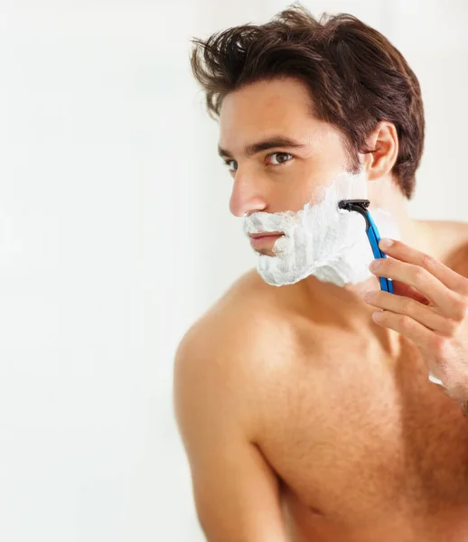 Cilt Bakımı Tıraş Olmak Tıraş Olmak Için Bir Adamla Evinin — Stok fotoğraf