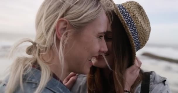 Lesbičky Pár Láska Pláži Smíchem Romantikou Hravý Pro Dovolenou Dovolenou — Stock video