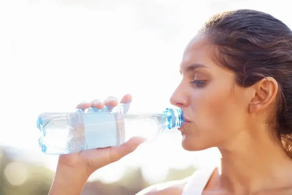 Drinking Water Fitness Woman Outdoor Running Wellness Training White Background — Stock Photo, Image