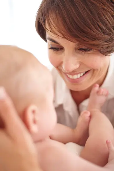 Mother Baby Happiness Love Smile Relaxing Care Bonding Joy Parenthood — Stock Photo, Image