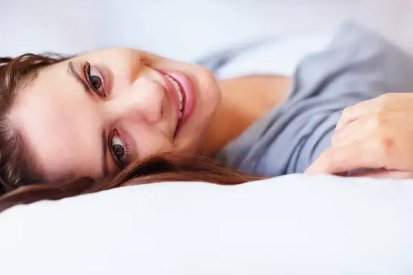 Smile Happy Portrait Woman Bed Rest Daydreaming Comfortable Home Blanket — Stock Photo, Image