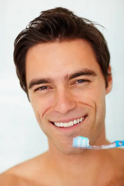 Portrét Muž Čištění Zubů Pro Zubní Wellness Ranní Rutina Zdravé — Stock fotografie
