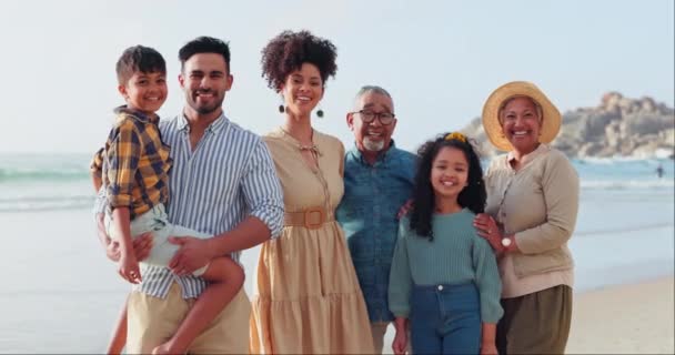 Grote Familie Grootouders Portret Van Kinderen Strand Zee Oceaan Vakantie — Stockvideo