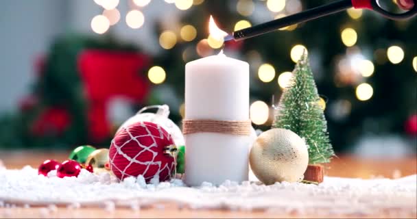 Luce Fiamma Candela Natale Con Decorazione Casa Con Albero Ornamento — Video Stock