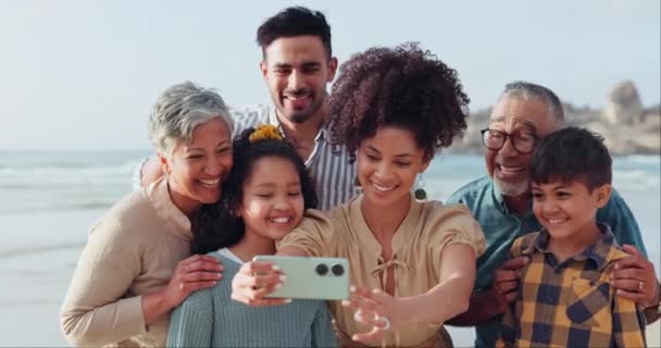 Happy Family Selfie Grandparents Children Beach Sea Ocean Holiday Vacation — Stock Video