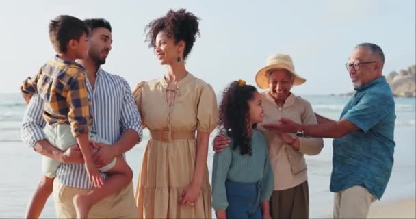 Big Family Grandparents Happy Kids Talking Beach Sea Ocean Holiday — Stock Video