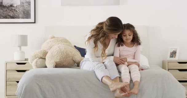 Liefde Chatten Moeder Met Kind Bed Voor Ochtendcomfort Spelen Hechting — Stockvideo
