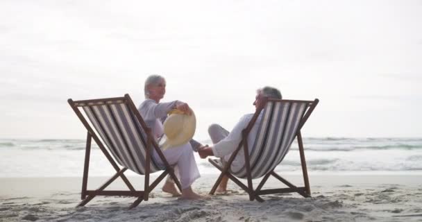 Senior Couple Relax Happy Beach Chair Love Talking Holding Hands — Stock Video