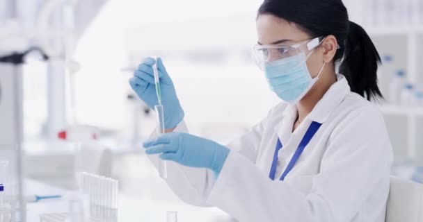 Kadın Bilim Adamı Laboratuvar Deney Tüpü Pipet Bilim Patolojisi Tek — Stok video