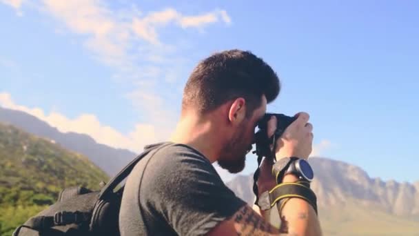 Mensch Kamera Und Reisen Auf Wanderungen Freien Und Den Bergen — Stockvideo