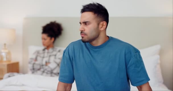 Homme Conflit Lutte Couple Dans Chambre Coucher Pour Erreur Rupture — Video