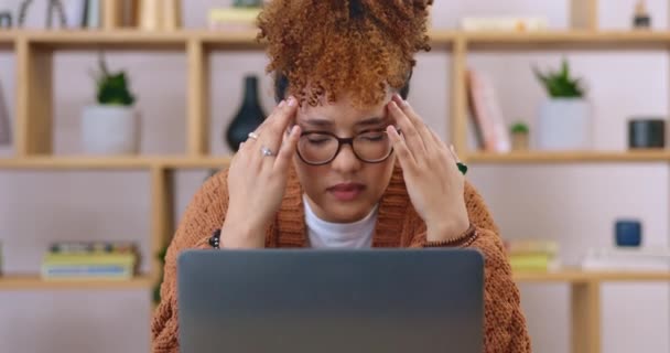 Baş Ağrısı Stres Kadın Dizüstü Bilgisayarda Sorun Hatası Internet Arızası — Stok video