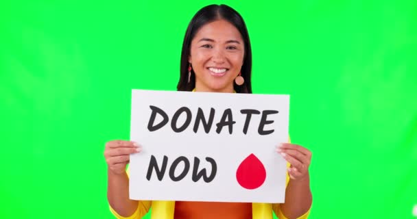 Azjatka Billboard Krwiodawstwo Zielonym Ekranie Reklamy Tle Studia Portret Szczęśliwej — Wideo stockowe
