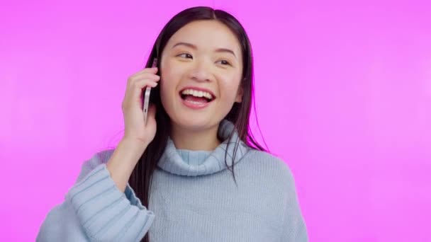 Mulher Asiática Telefonema Feliz Por Falar Estúdio Para Comunicação Contato — Vídeo de Stock