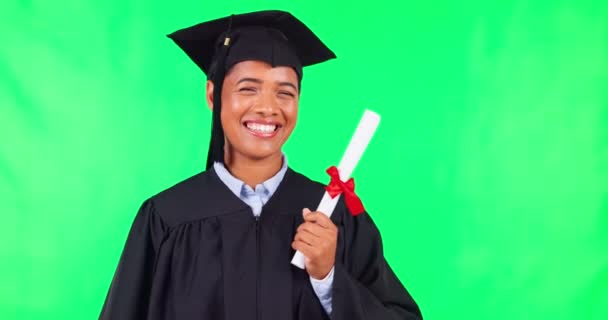 Γυναίκα Πρόσωπο Και Πράσινη Οθόνη Για Την Αποφοίτηση Χαμόγελο Υπερηφάνεια — Αρχείο Βίντεο