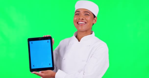 平板电脑和女性介绍在绿色屏幕上的餐厅促销 在线菜单或信息 数字技术 食品专家或人员的模拟和面部表情 跟踪标识和工作室背景 — 图库视频影像