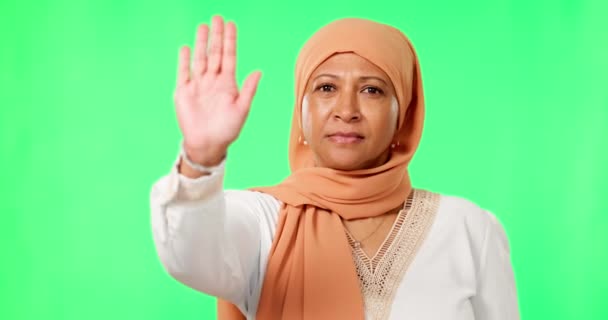 Zielony Ekran Ręka Zatrzymać Przez Muzułmańską Twarz Kobiety Studio Dla — Wideo stockowe