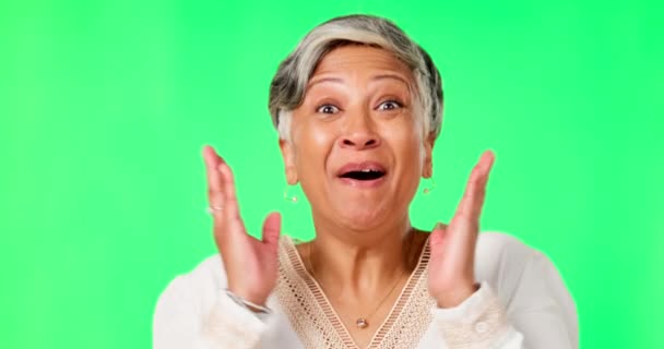 Обличчя Вау Сюрприз Жінкою Зеленому Тлі Екрану Студії Вітають Досягнення — стокове відео