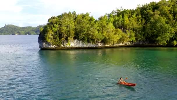 Homme Exercice Kayak Sur Océan Drone Liberté Indonésie Pour Bien — Video