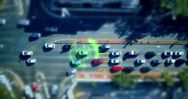 サイバーセキュリティシステム 未来と技術の上のビューから高速道路上の車で愛 監視とGps ネットワーク デジタルとデータベースのための都市の車両のハードトラッカーと安全性とレーダー — ストック動画
