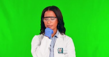 Yeşil ekran stüdyo arka planında izole edilmiş sürpriz ya da tedaviyi düşünen heyecanlı ve kadın teknisyen. Kimya çözümü olan profesyonel bir işçinin bilim, duyuru ve portresi.