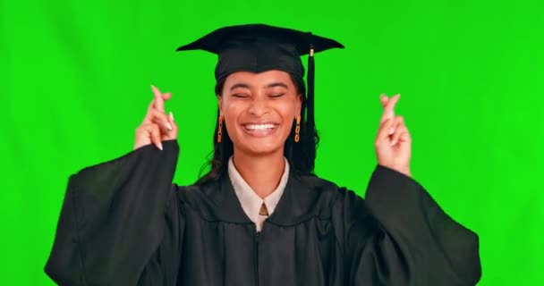 希望と奨学金のための緑の画面上の女性の希望 卒業と顔 学習と大学院のためのバックスタジオに学生の肖像画と 大学や大学を越えました — ストック動画