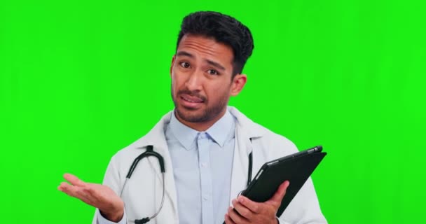Cuidado Salud Pantalla Verde Tableta Con Médico Fondo Estudio Para — Vídeos de Stock