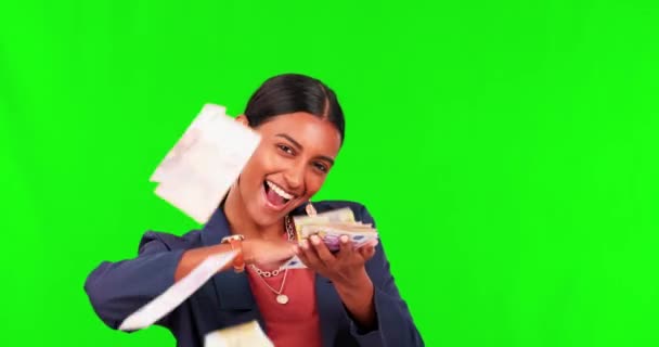 快乐的女人 金钱和赢得在绿色屏幕上在一个工作室背景下的财政自由 为庆祝彩票 奖品或贷款而带着现金笑脸的女性画像 — 图库视频影像