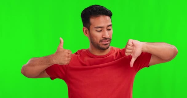 Pantalla Verde Pulgares Arriba Abajo Confundido Hombre Asiático Con Duda — Vídeos de Stock