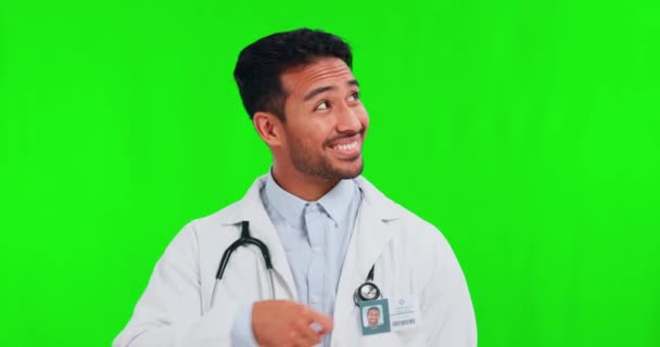 Cara Médico Homem Com Tela Verde Apontando Saúde Com Espaço — Vídeo de Stock