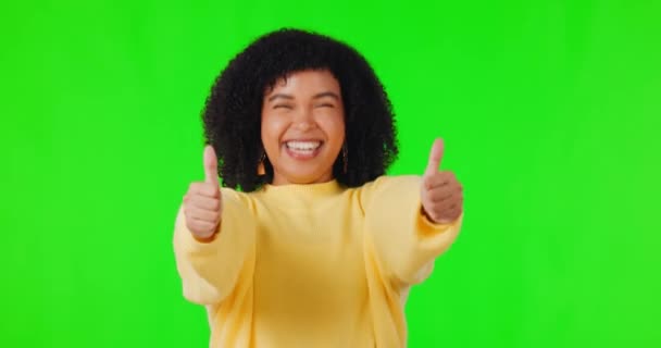 Αντίχειρες Επάνω Χαρούμενος Και Πρόσωπο Της Γυναίκας Στην Πράσινη Οθόνη — Αρχείο Βίντεο