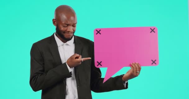 Czarny Człowiek Wskazujący Bańkę Mowy Nie Zgadzający Się Dialogiem Komunikacją — Wideo stockowe